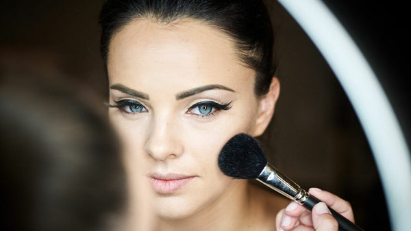 Make-up für unreine Haut: Darauf solltest du achten | HAU COSMETICS